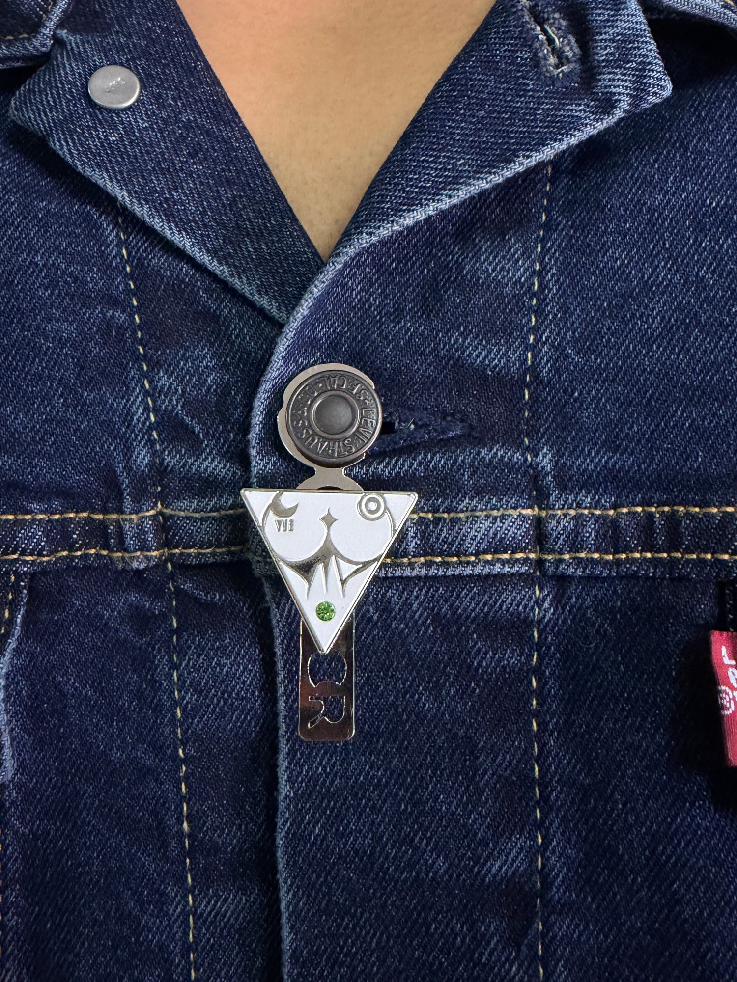 ce roun linchpin insignia